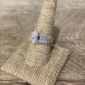 Epiphany Ring 18 small stones & 1 large marque stone Size 9 MARKED .925